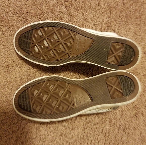 HANDPAINTED CONVERSE ALL STAR SNEAKERS - Picture 4 of 5